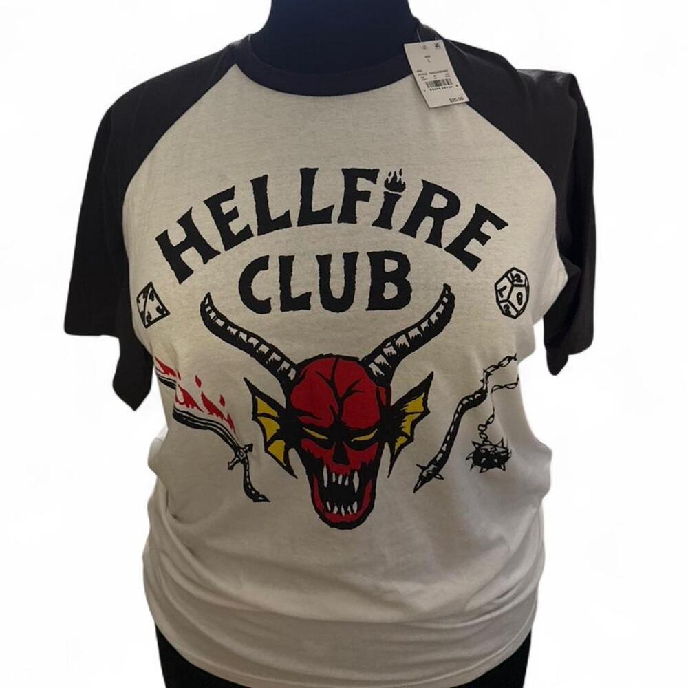 Hellfire Club Stranger Things Black White Raglan Graphic Tee Large NWT